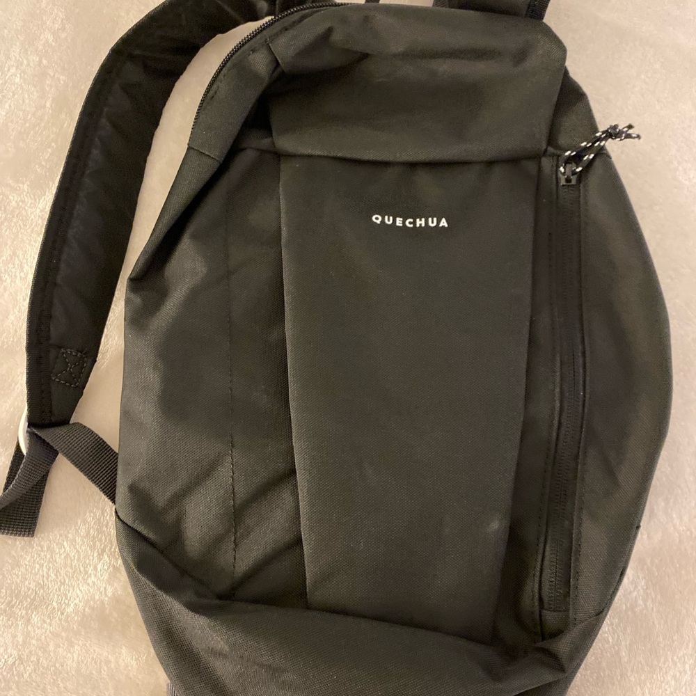 ๐ Quechua Black Backpack - Picture 4 of 15